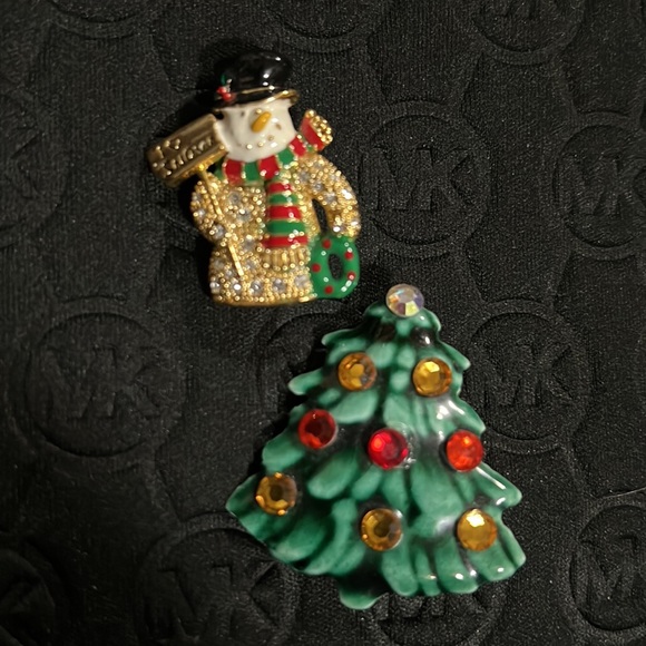 Vintage Christmas Pins - Picture 4 of 11